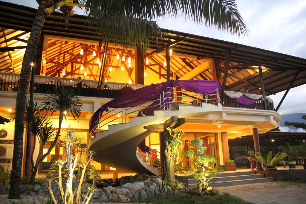 Kampoeng Nelayan Hotel 팔루 외부 사진