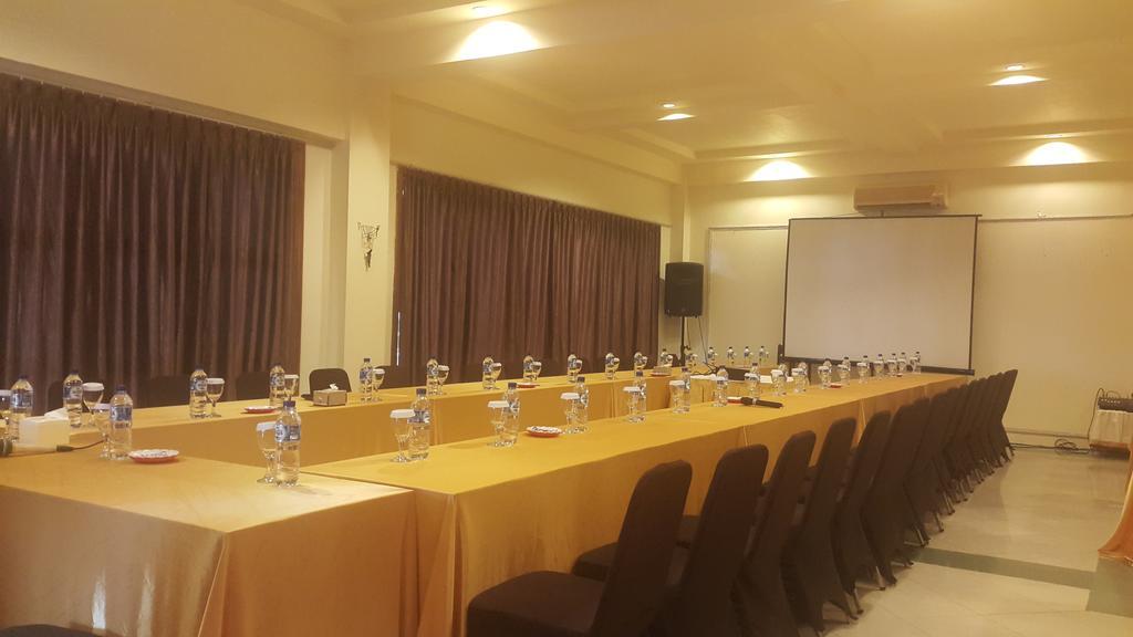 Kampoeng Nelayan Hotel 팔루 외부 사진